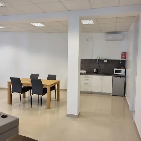 Apartman-studio Grand شقة *